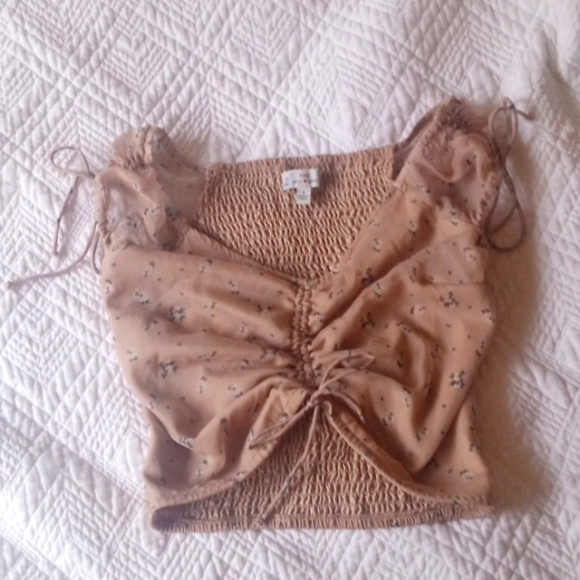 Cute cinched crop top - Picture 1 of 4